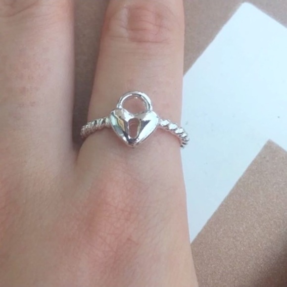Old Navy Silver Key to my Heart Ring 7.5 - Picture 4 of 4